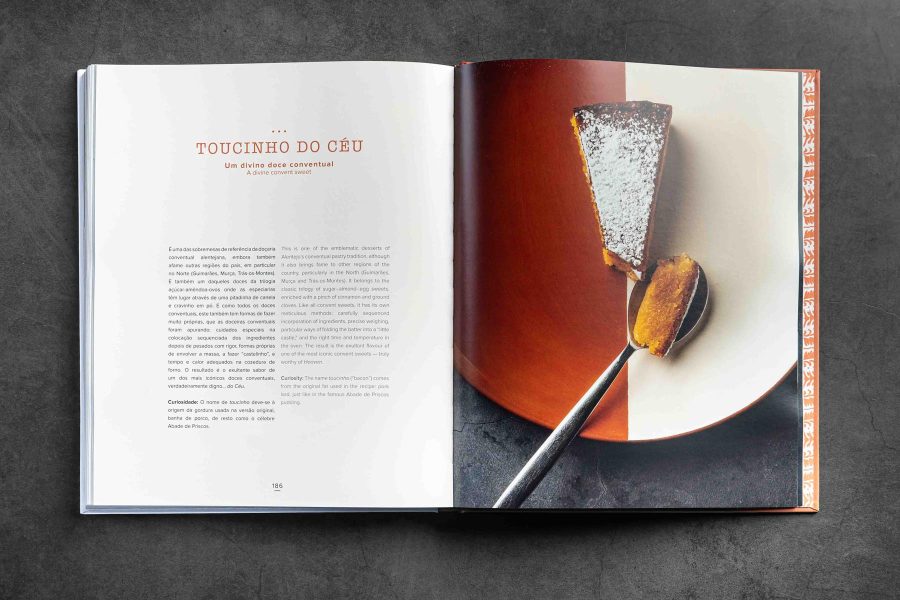 Dupla página do livro Sabores do Tacho Alentejo com receita de toucinho do céu